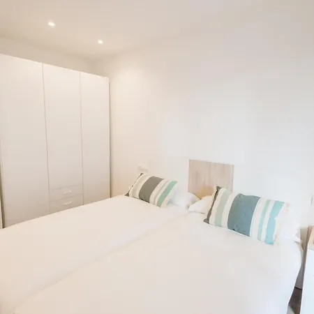Inglet I Local Rentss Apartment